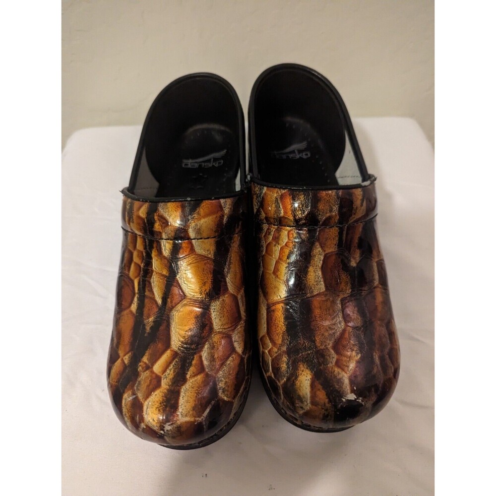 Dansko Tigers Eye Patent Leather Clogs Nurses Shoes Women's Size 7.5 Euro SZ 38
